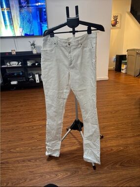 VENUS White High-Rise Slim Jeans